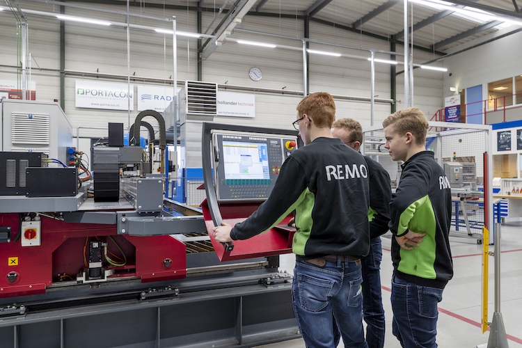 Leerlingen die de opleiding mechatronica volgen