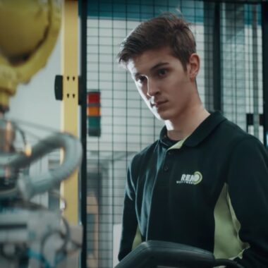 Een leerling mechatronics.