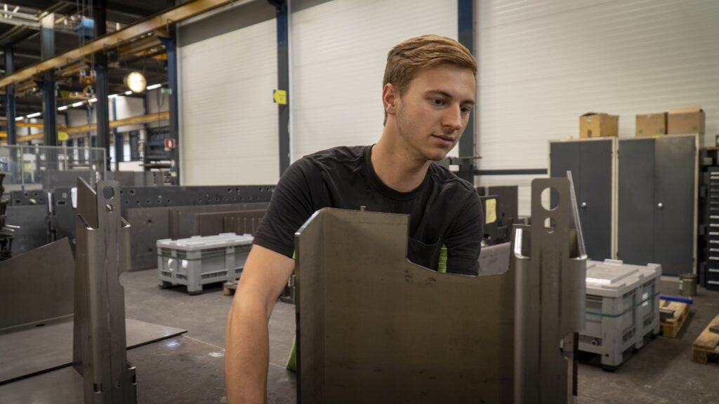 REMO leerling Dylan die aan het werk is.